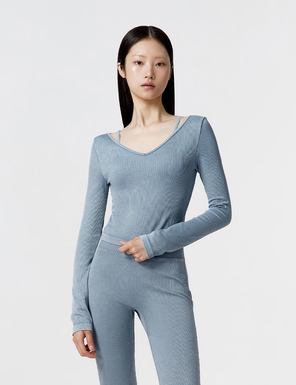 올텐션 딥 브이넥 탑