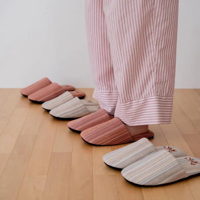 [29CM 단독] 선물 포장 1+1 모호/무화과 스트라이프 룸슈즈 집들이선물 신혼선물 홈 실내화 쿠션 층간소음 M/L 2size