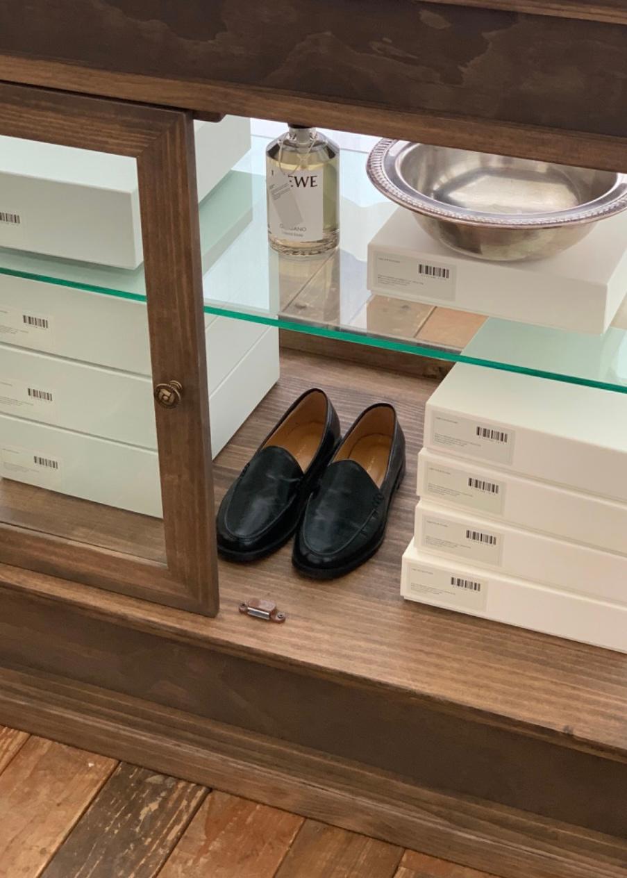 Classic venetian loafer