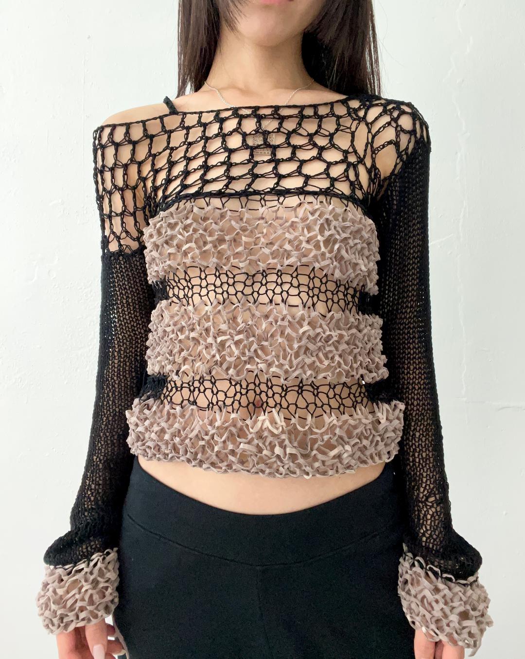 Striped asymmetrical sleeves