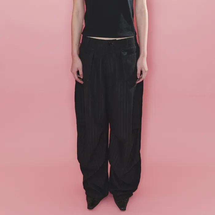 [S,M 예약발송] Bustle Stripe Knee Dart Trousers