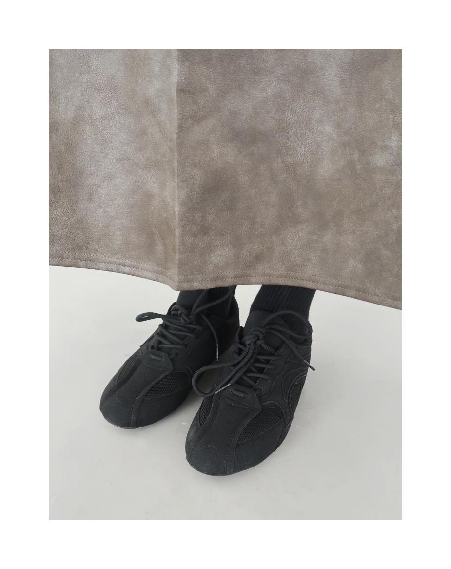 MATTE CURVE SNEAKERS