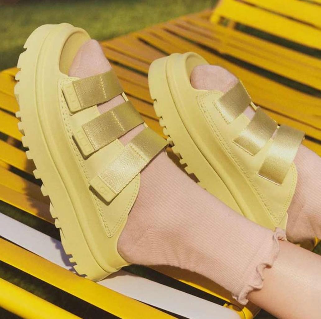 UGG 슬리퍼 어그 골든 글로우 여성 플랫폼 스트랩 여름 빅키즈 GS 골드 애플