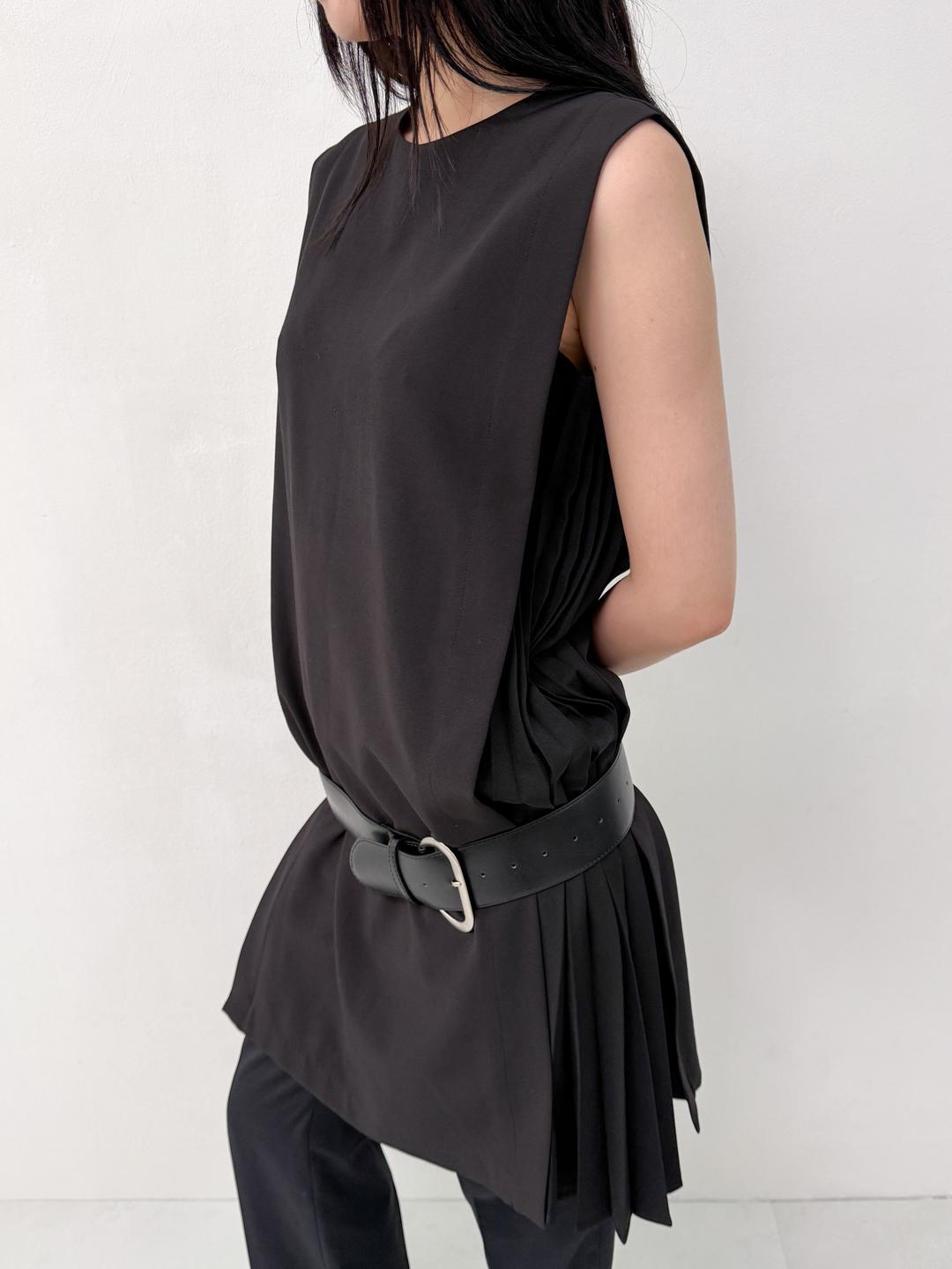 534. Side pleats tunic dress