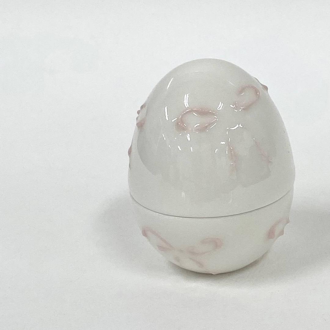 ribon egg holder
