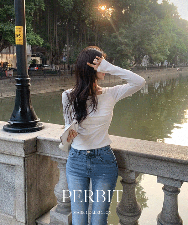 퍼빗 [P.B MADE] 카밀라 스퀘어 쇄골 실루엣 셔링티 - 3color