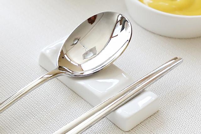 로에 도자기 수저받침대