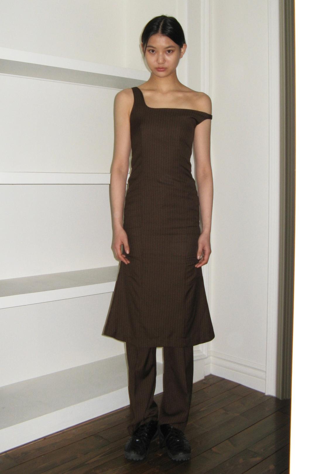 UNBALANCE ONE-SHOULDER LONG DRESS (BROWN)