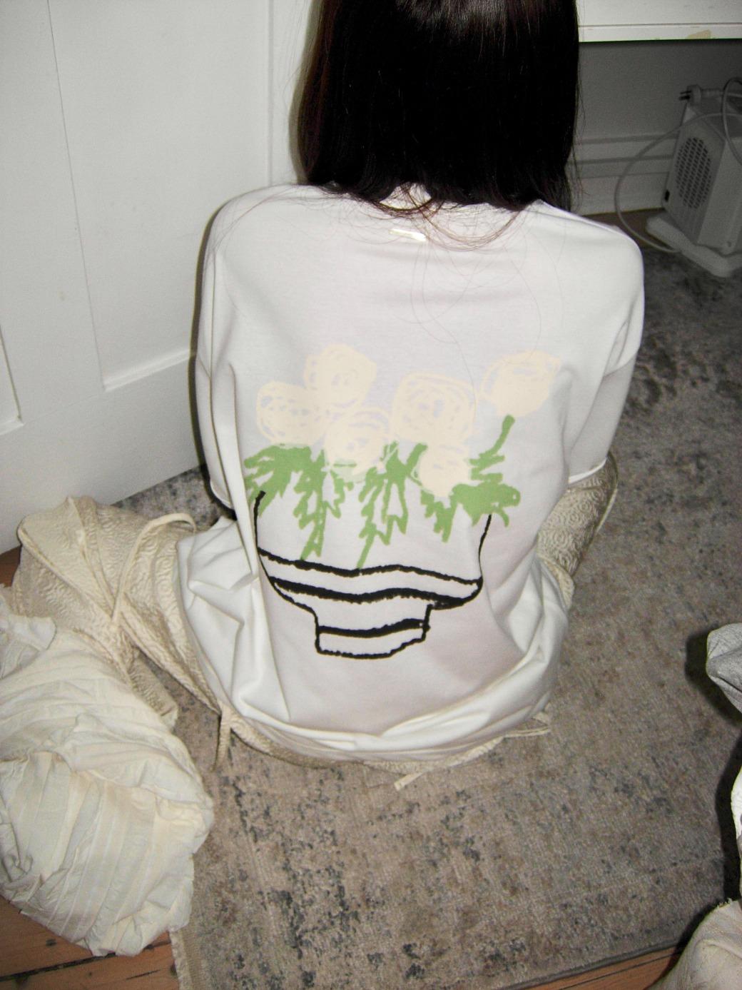프릴리 [ONLY FLILY] Cream Flowerpot Point T-Shirt