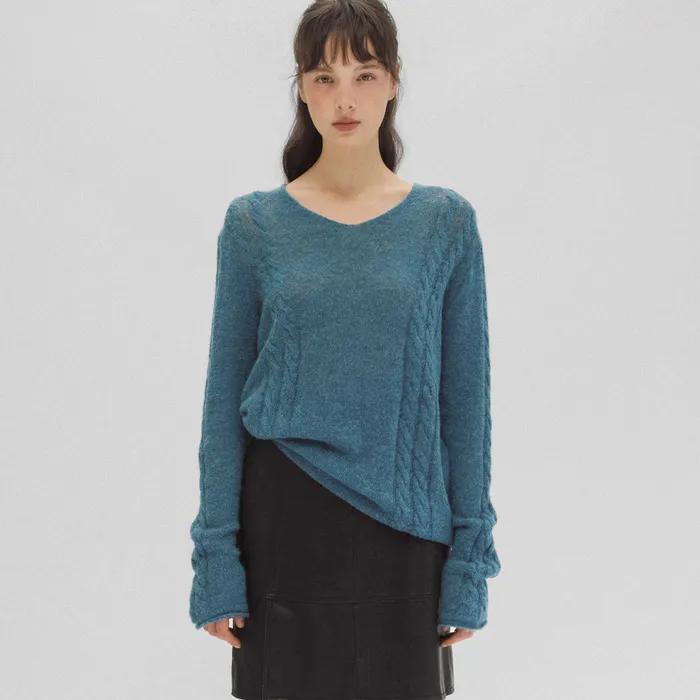Deep v-neck cable knit (blue)