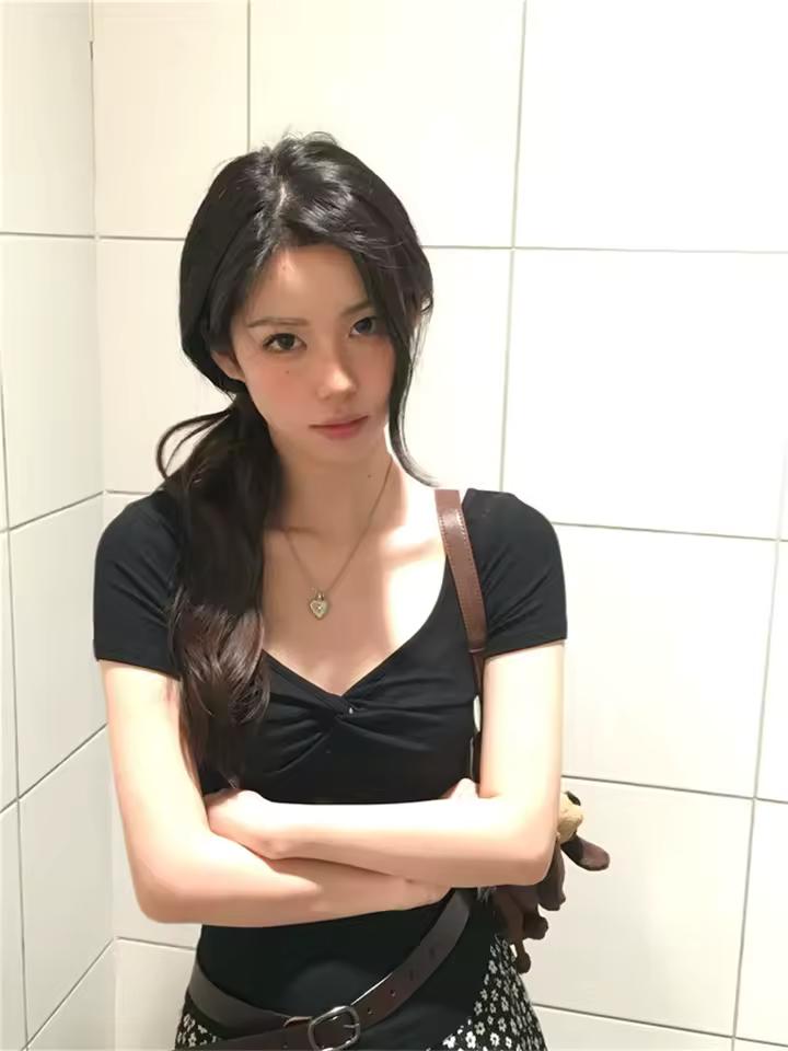 레트로 아메리칸 v 넥 반팔 티셔츠 여성 여름 새 스타일 블랙 섹시 슬리밍 짧은 길이 트렌디 탑
