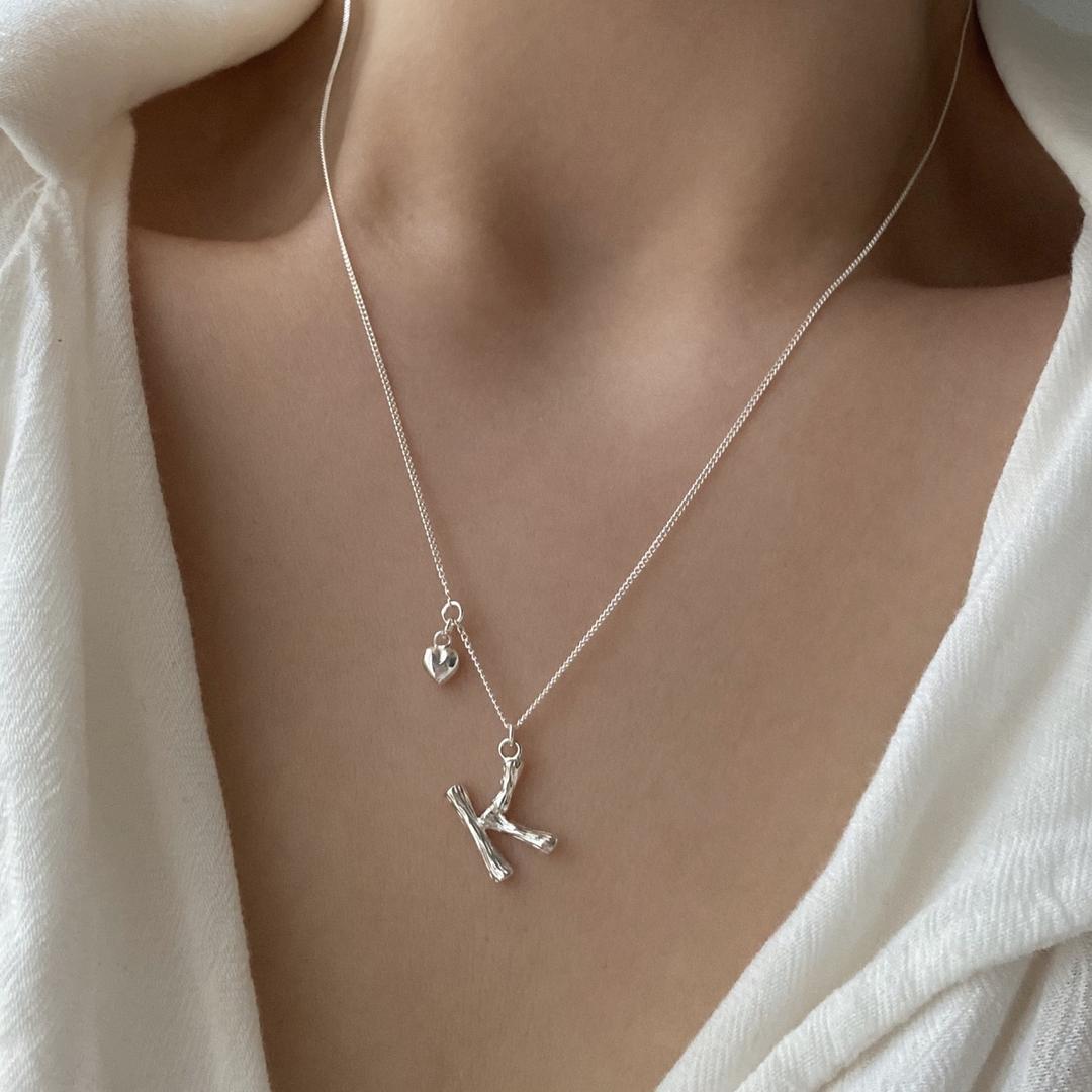 Acer rojo ieha 은925 선물추천 이니셜 실버 하트 유니크 데일리 목걸이