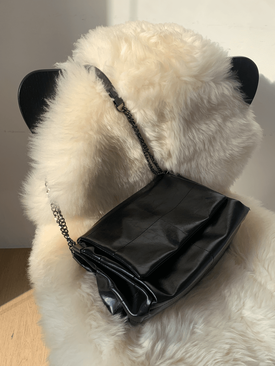 Pearl Square Chain Bag.