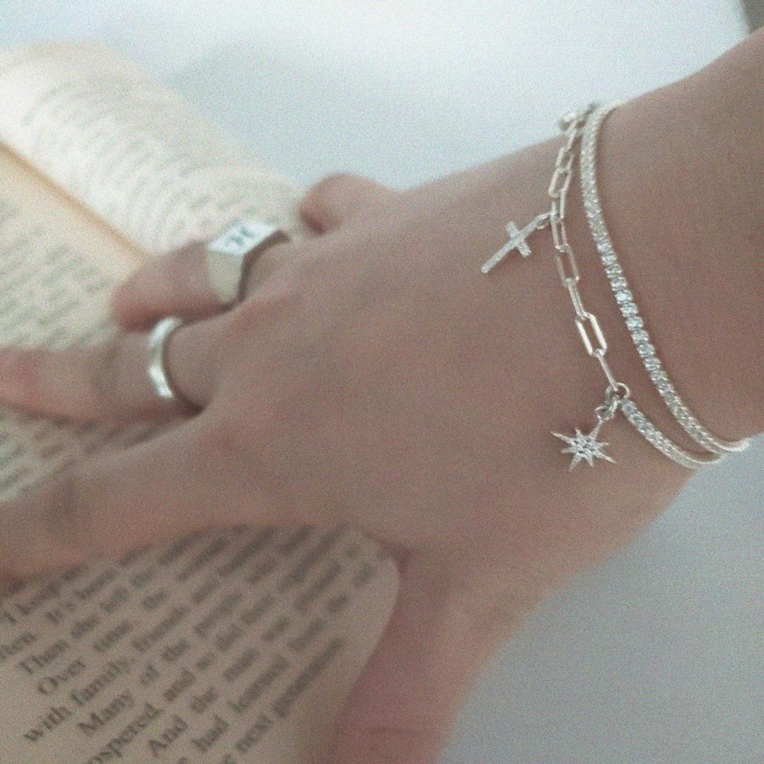 mobile tennis bracelet