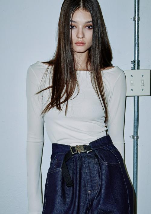 T06.00 Long Sleeve Strap T _ Cream