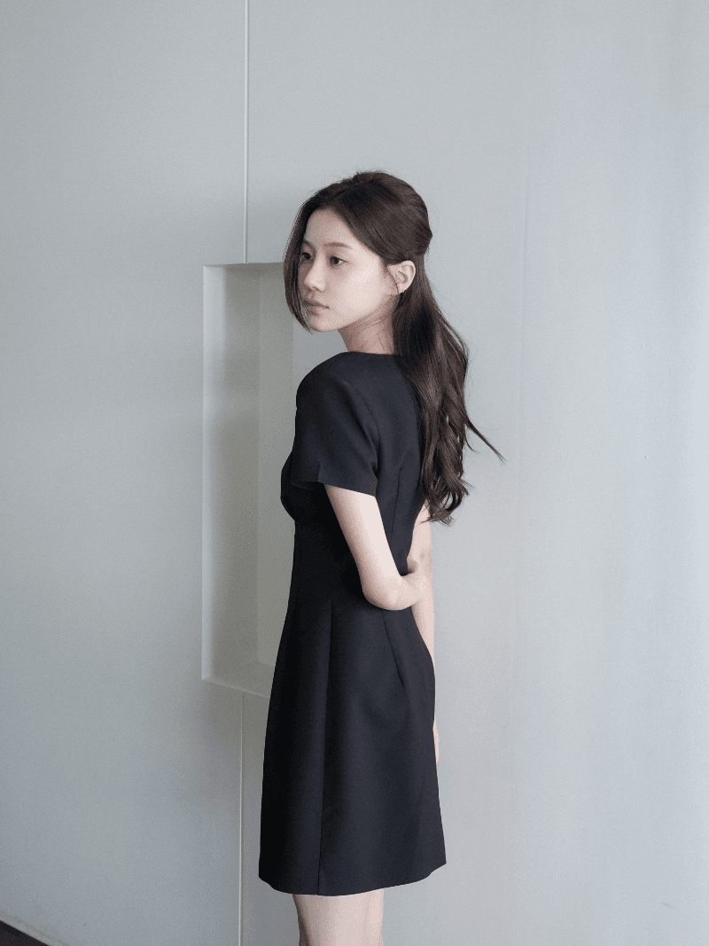 *예약 오더* [NouArté] 달리아 스퀘어 원피스 (블랙)