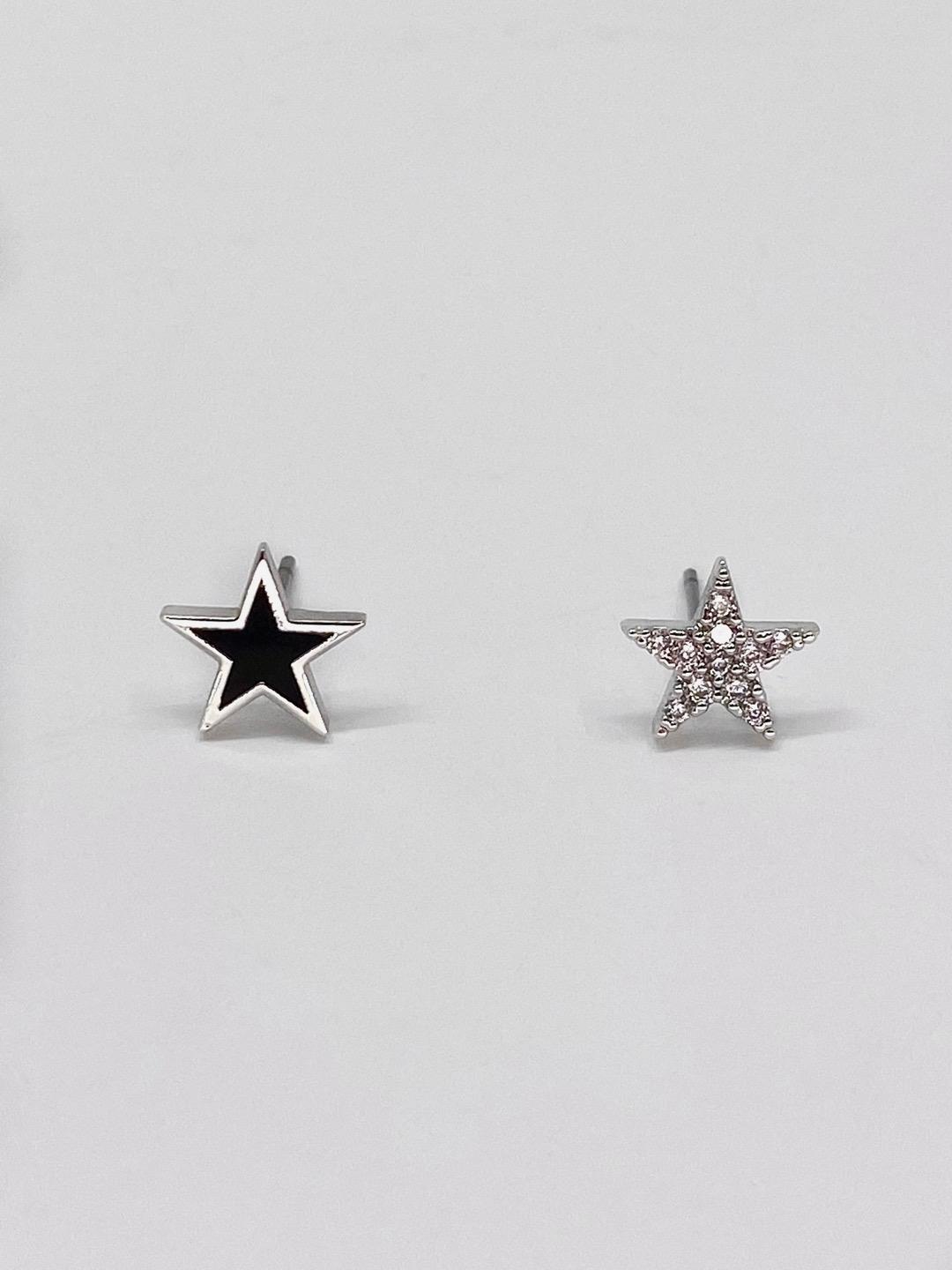 YUSE STAR EARRING [BLACK]