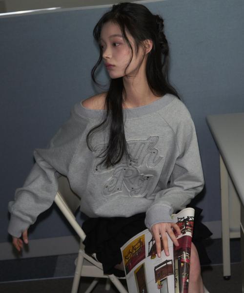 오프숄더 아플리케 스웻셔츠 [MELANGE]