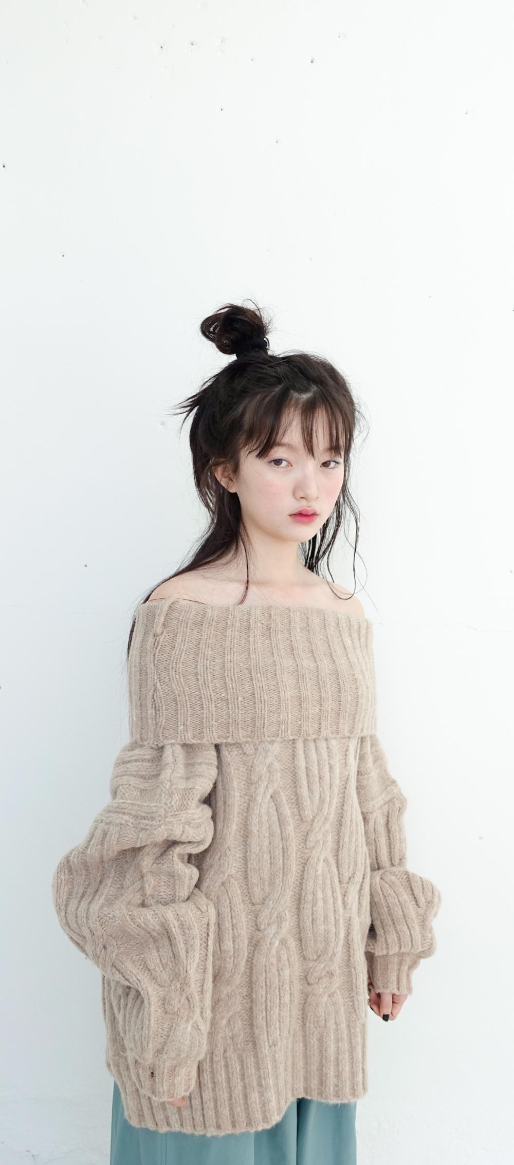 coloring off shoulder knit