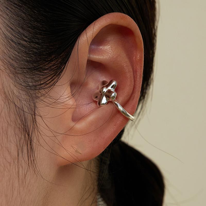 Flower earcuff