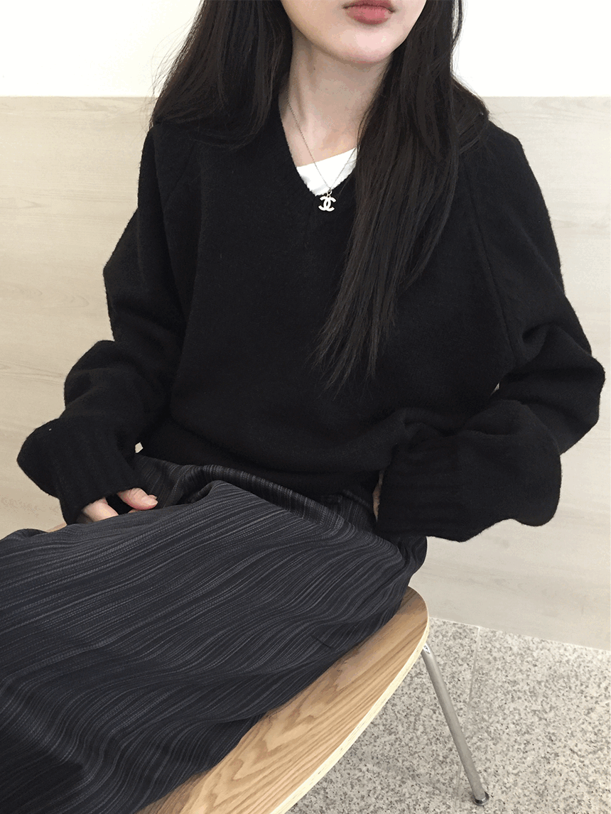 하우유 플룻 브이넥 루즈 니트 (6c)