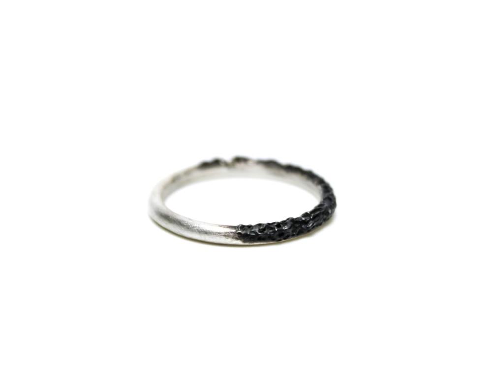 Basalt half Ring (블랙 현무암 절반 포인트링)