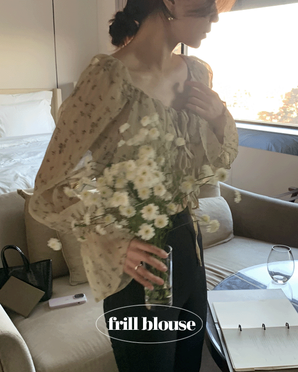 루어스룸 제나 스퀘어넥 플라워 크롭 블라우스