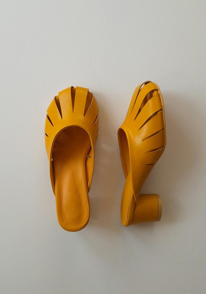 라운드토 컷아웃 미들굽 뮬 힐 5cm 3컬러