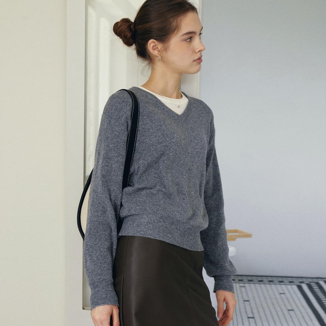 텍스처 캐주얼 브이넥 니트 - 차콜
