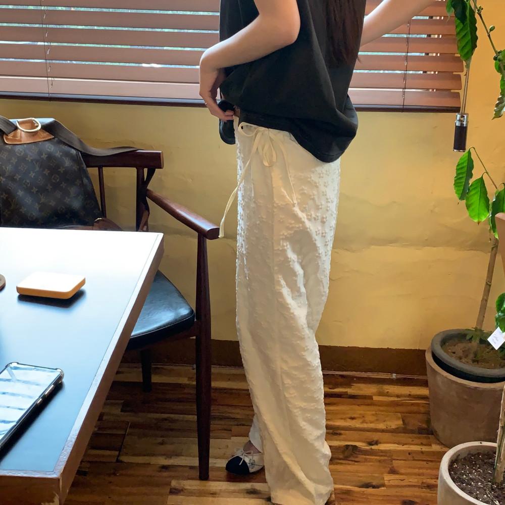 SEEAS 엠보데이지팬츠 (2color) 플라워 와이드 팬츠 (아이보리 소량 당일 발송)