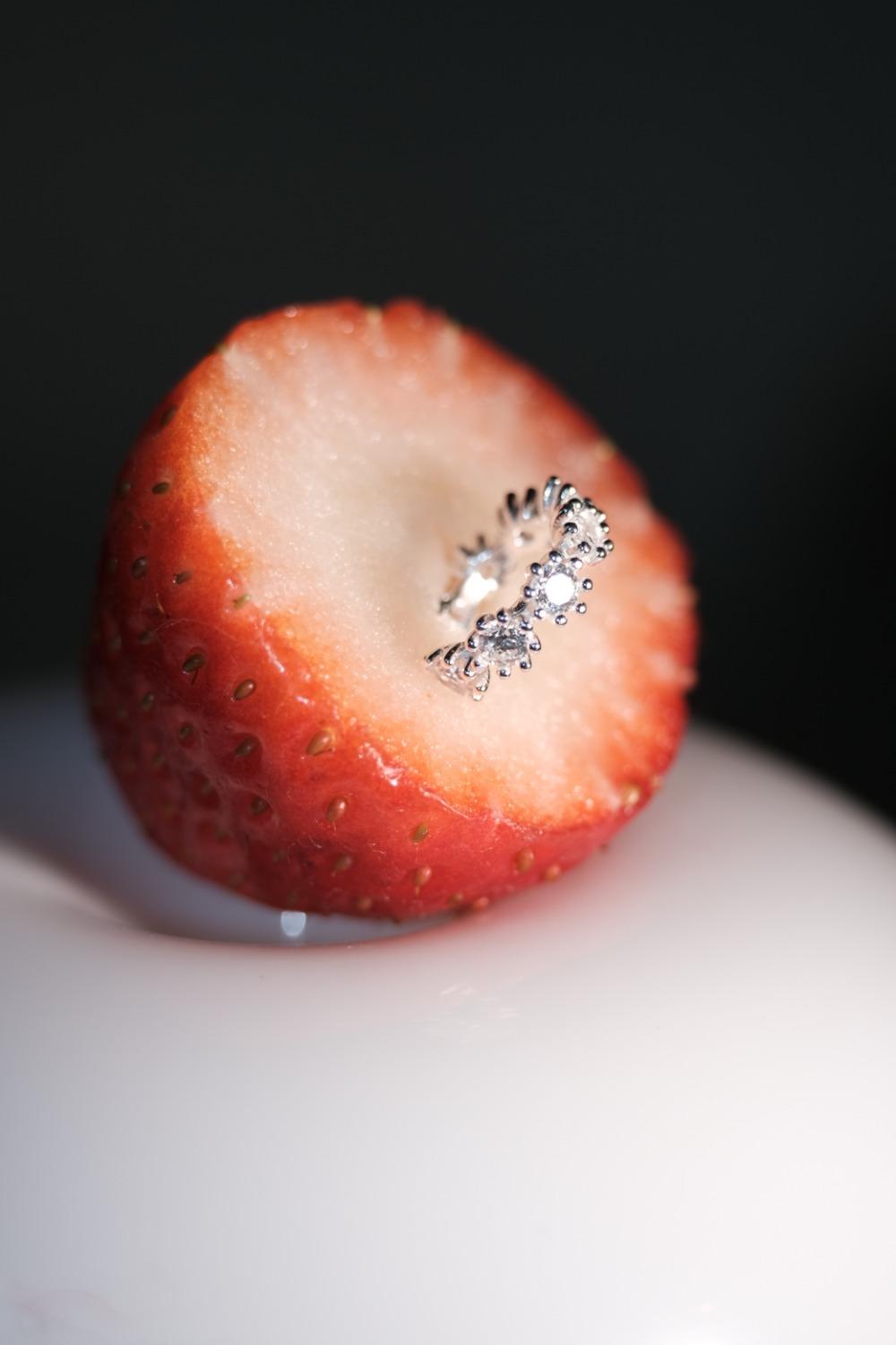 [당일 배송] Strawberry earcuff