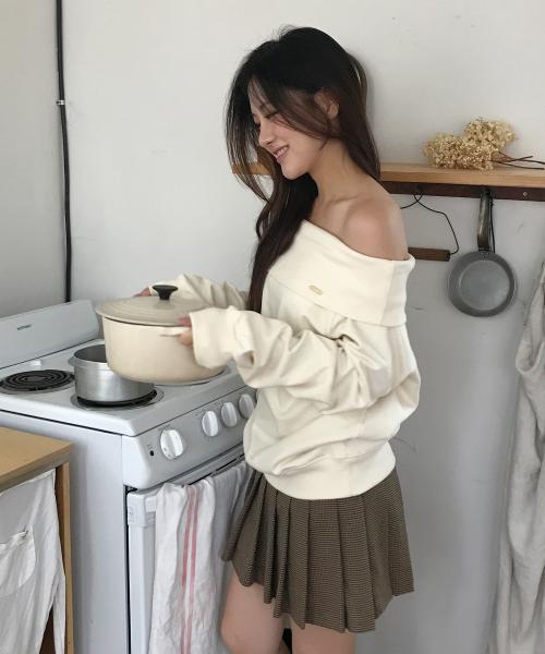 볼드 오프숄더 스웻셔츠 ( 크림 )