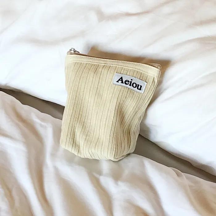 Aeiou Basic Pouch (M size) Popcorn Corduroy