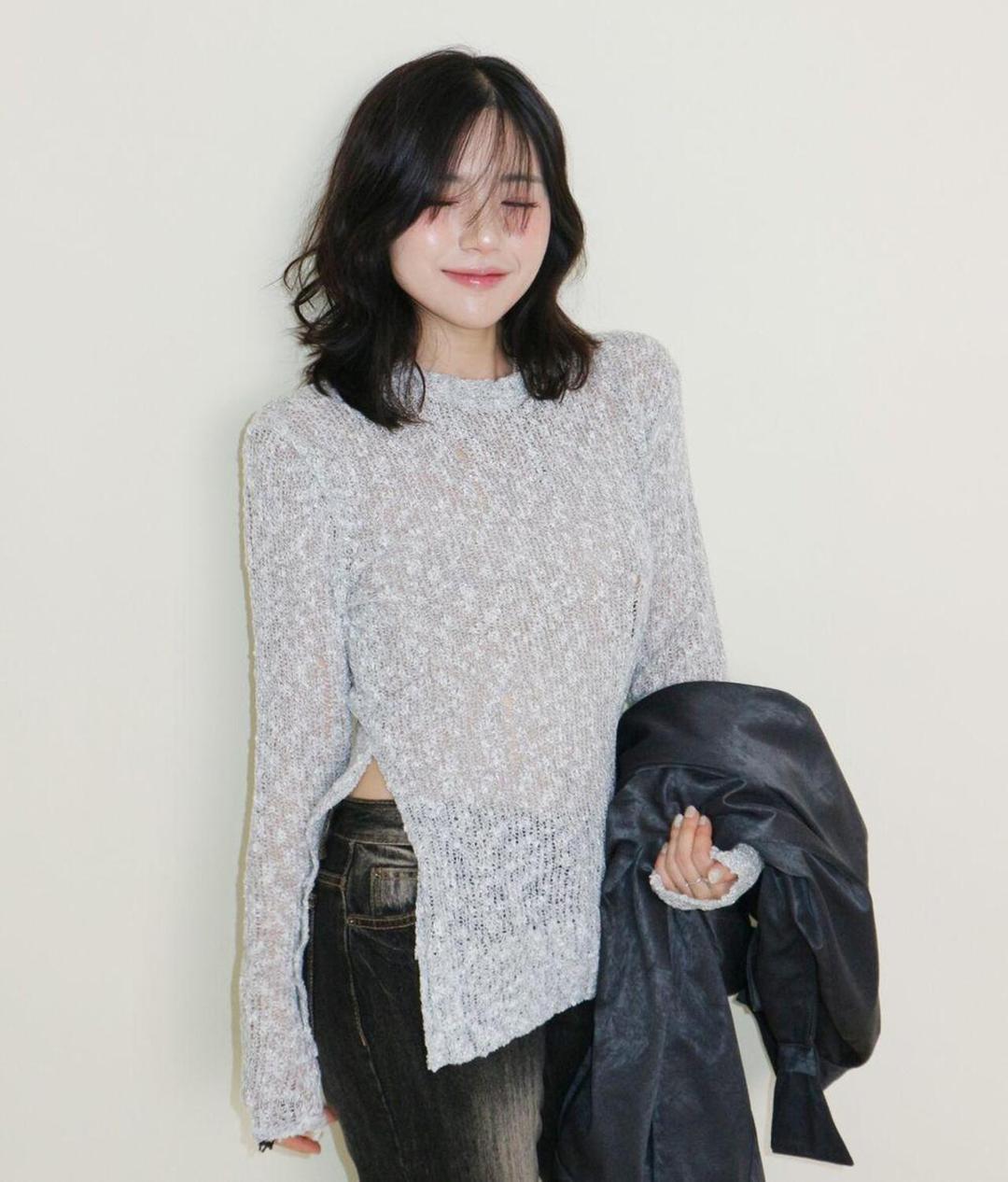 퍼피 언발란스 컷팅 라운드넥 긴팔 니트