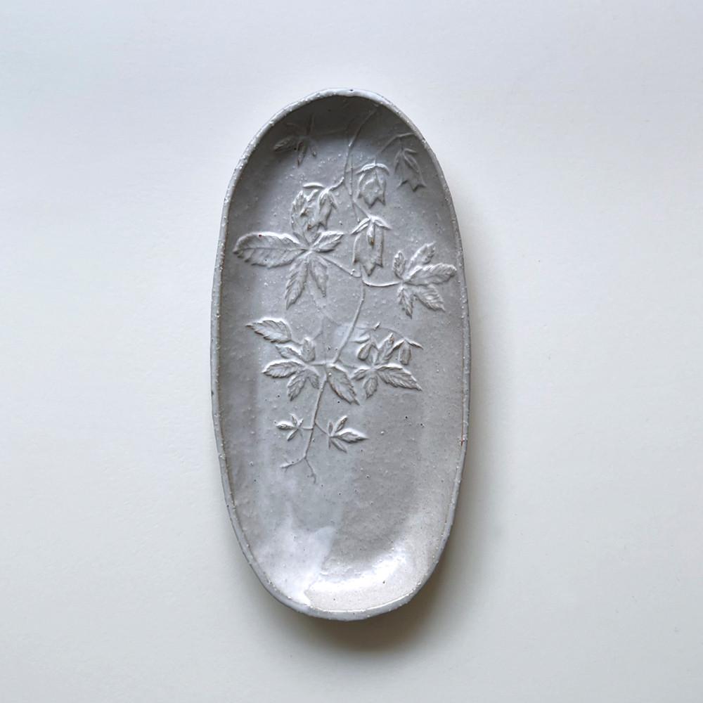 [박혜성] 엉킨 풀과 초롱꽃 소접시 - 긴 모양