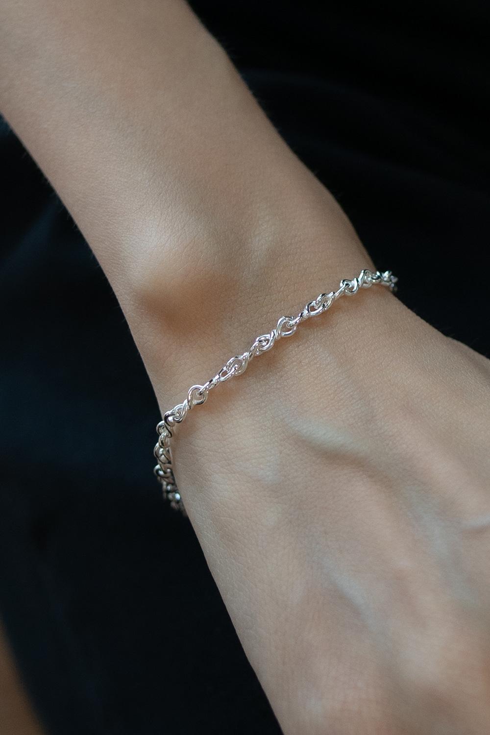 SWIRLY CHIAN BRACELET