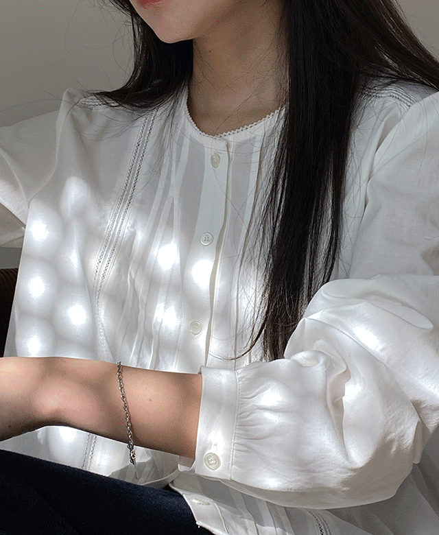 조앤 레이스 핀턱 블라우스 (2color)