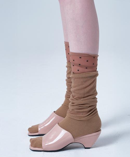 ENAMEL SLIPPERS IN LIGHT PINK