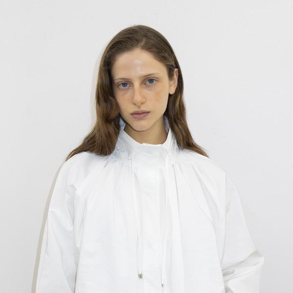 SOFT SHIRRING BLOUSON - WHITE