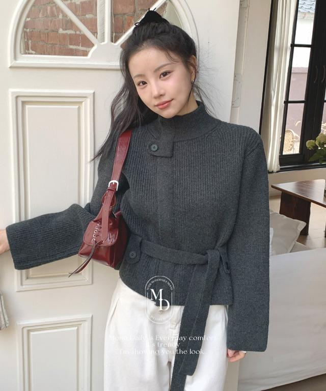 [#.무채색] [#.New Arrival] 레모 버튼 하이넥 니트