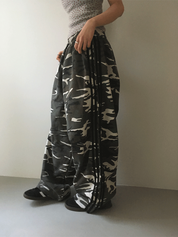 camo line pants
