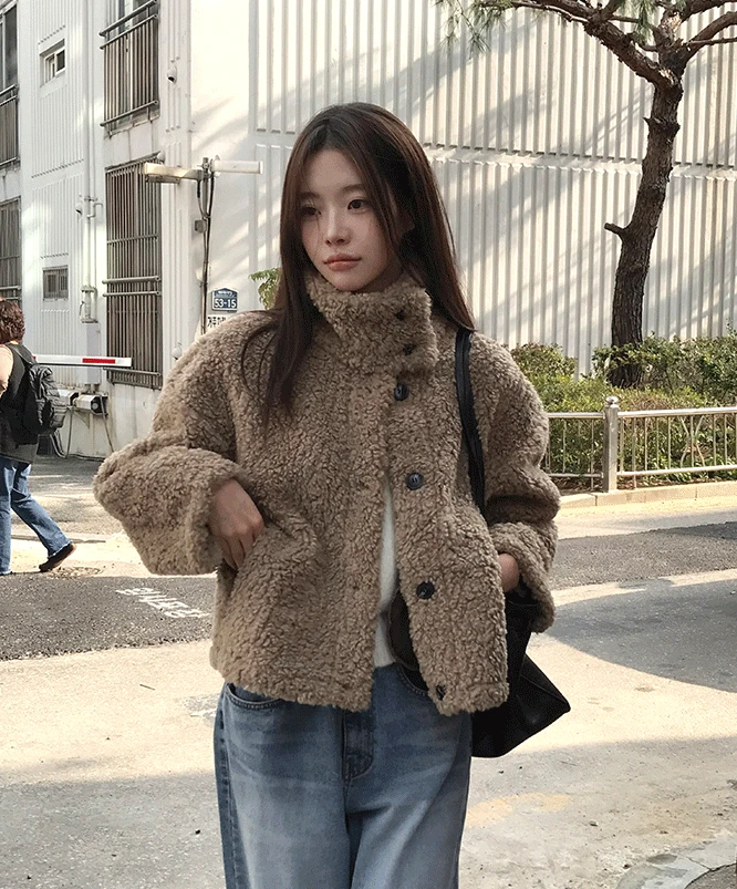 [⛄겨울신상] 디엔스 크롭 무스탕 (2color)/퍼자켓/겨울아우터/연말룩/하프자켓/데이트룩/하객룩/퍼코트/뽀글이/무스탕