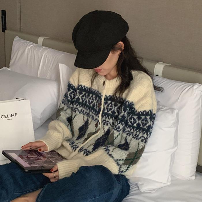 저스트 아가일 패턴 니트 가디건