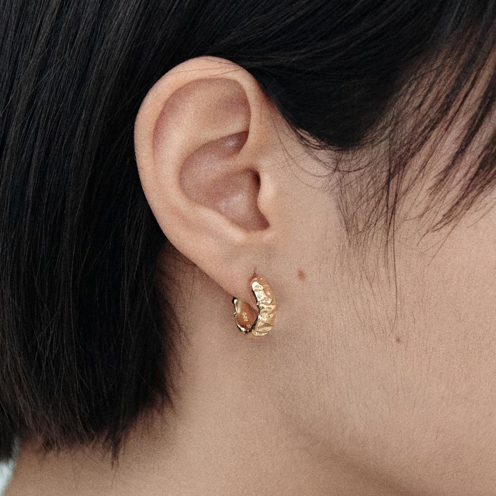 TEXTURED MINI EARRINGS