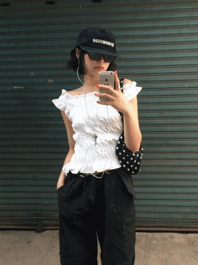 [주문폭주/모델소장]언발 셔링 엠보 원 오프숄더 블라우스