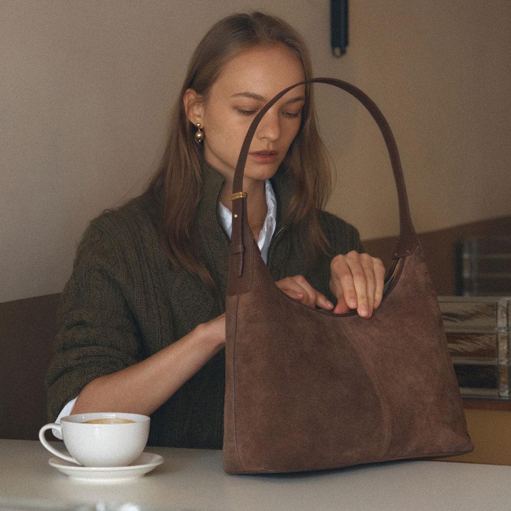 Veneta Hobo Bag Medium Chestnut  [New 15%]  Preorder 9월30일 입고   / 순차발송 (정상가 258000원)