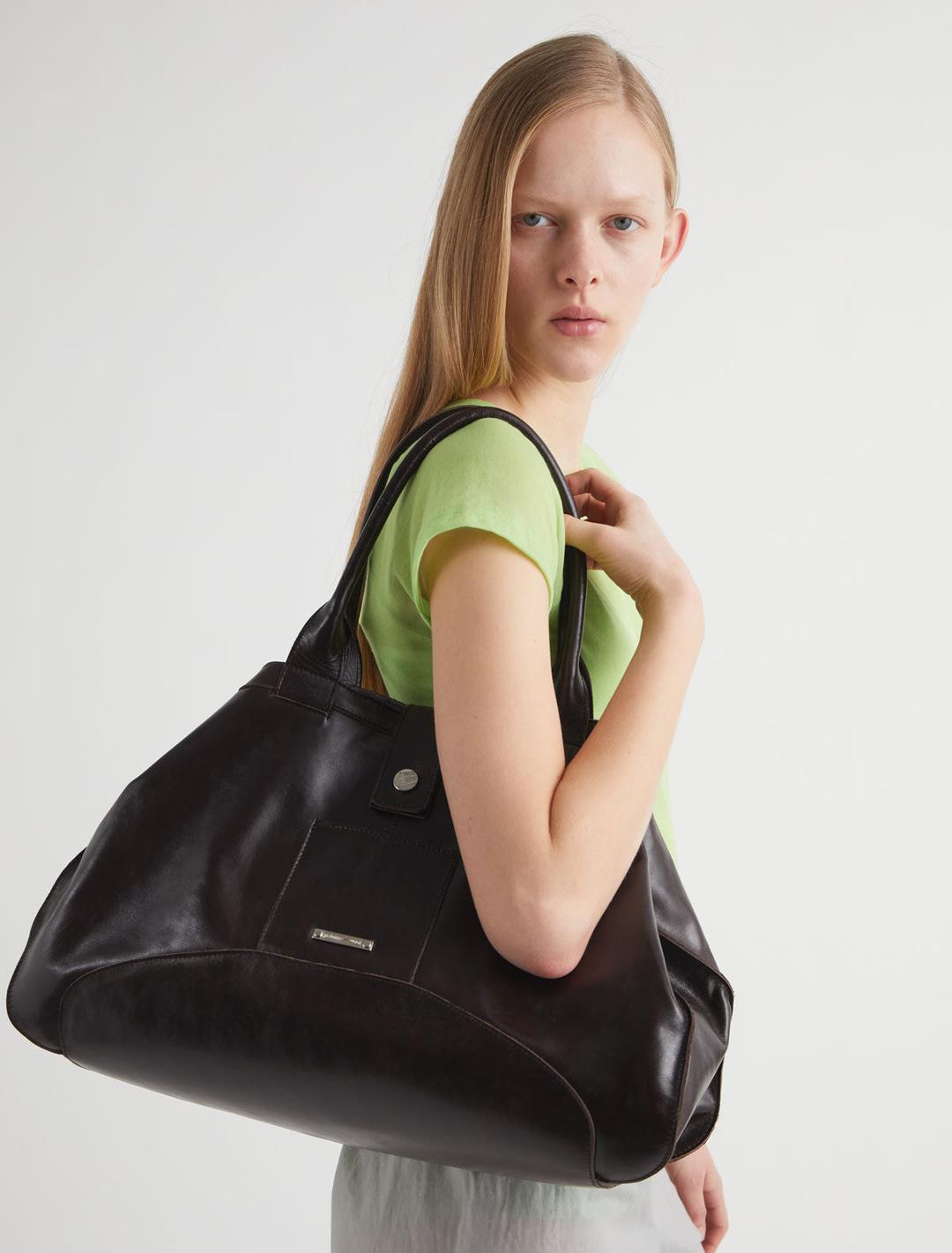 BIG GUIDA-Square tote handbag with a small front pocket and a custom metal clasp