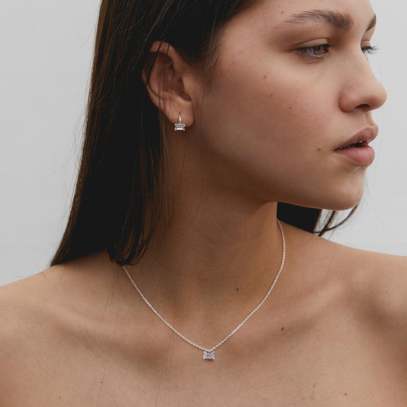 square one touch earring - white