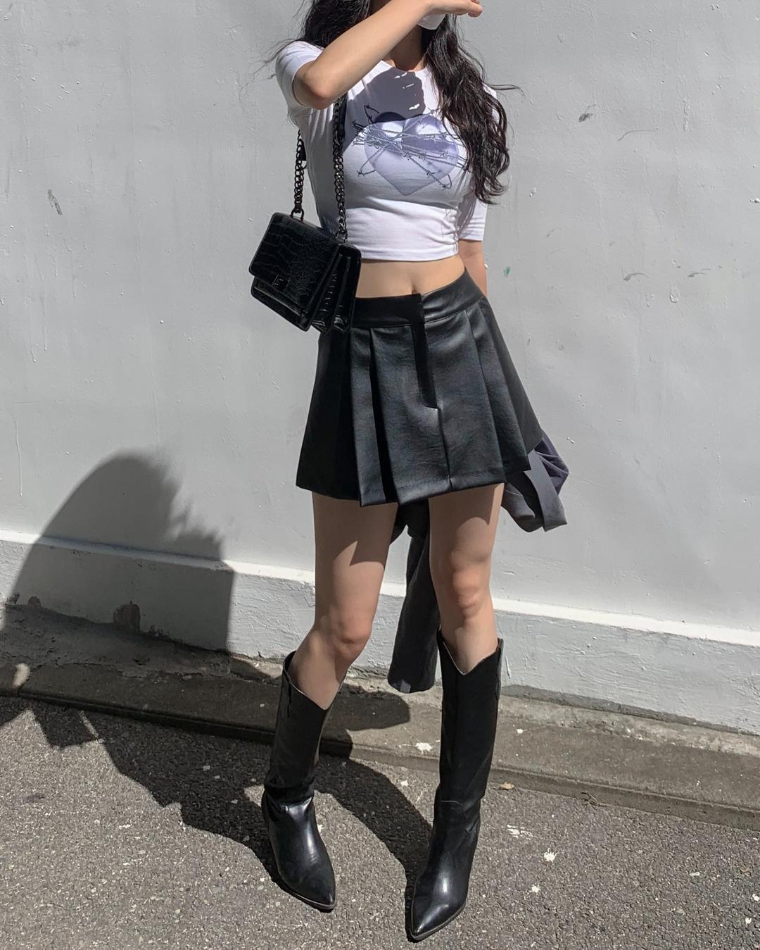 Leather pleated skirt
