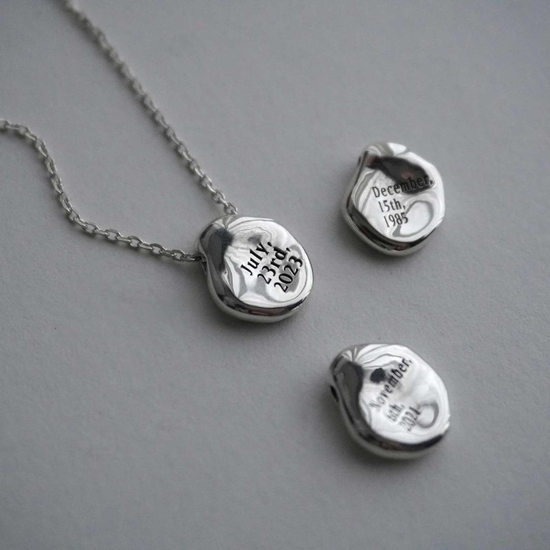 R & Pebble necklace